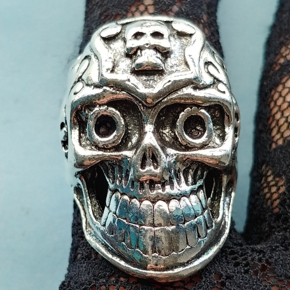 Huge 1.5" tall Alien Skull Ring